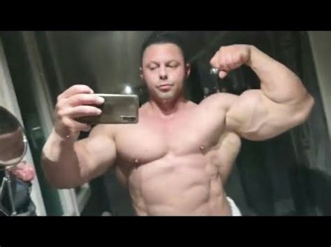 gay vecchi|Massive Bodybuilder Vecchi Mattia Flexing Big Pecs .